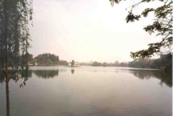 lac de l'épée restituée ou de l'épée (arrondissement de Hoan Kiem, Hanoi) lac de l'épée restituée ou de l'épée (arrondissement de Hoan Kiem, Hanoi)