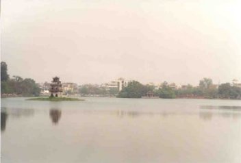 tour de la tortue, lac de l'épée restituée ou de l'épée (arrondissement de Hoan Kiem, Hanoi) tour de la tortue, lac de l'épée restituée ou de l'épée (arrondissement de Hoan Kiem, Hanoi)