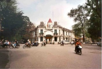 police du quartier de Hang Trong (arrondissement de Hoan Kiem, Hanoi) police du quartier de Hang Trong (arrondissement de Hoan Kiem, Hanoi)