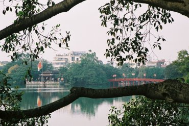 le pont du Soleil Levant et le temple Ngoc Son ou du Mont de jade, lac de l'épée restituée ou de l'épée (arrondissement de Hoan Kiem, Hanoi)