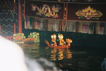 légende de l'épée restituée, marionnettes sur l'eau (théâtre de marionnettes sur l'eau de Thang Long, rue Dinh Tien Hoang, arrondissement de Hoan Kiem, Hanoi)