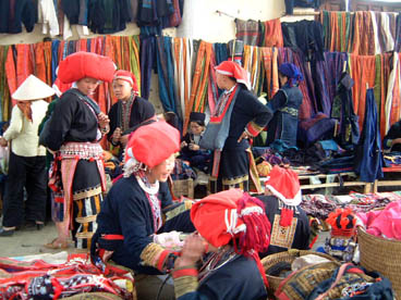 Dao rouge, marché de Sapa (Sapa, Lào Cai)