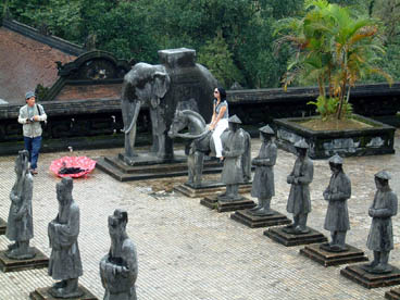 cour des grandes salutations, tombeau de Khai Dinh (1885-1916-1925)(Hué)