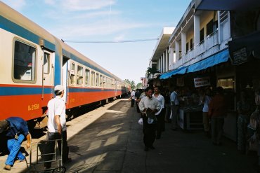 train express 2, Nha Trang (Khanh Hoa)-Hué