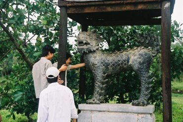 lionceau fabuleux, tombeau de Trieu Tri (1807-1841-1847)(Hué) lionceau fabuleux, tombeau de Trieu Tri (1807-1841-1847)(Hué)