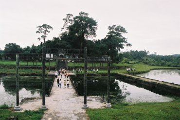 pont Chanh Trung, pont Tây Dinh et tombe, tombeau de Trieu Tri (1807-1841-1847)(Hué) pont Chanh Trung, pont Tây Dinh et tombe, tombeau de Trieu Tri (1807-1841-1847)(Hué)