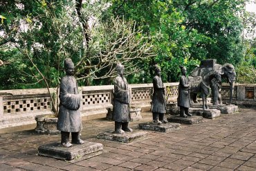 cour des grandes salutations, tombeau de Dong Khanh (1864-1885-1889)(Hué) cour des grandes salutations, tombeau de Dong Khanh (1864-1885-1889)(Hué)