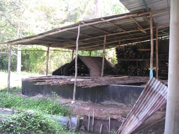 atelier de production de meubles en bambou (canton de Cu Chi, Ho Chi Minh ville) atelier de production de meubles en bambou (canton de Cu Chi, Ho Chi Minh ville)