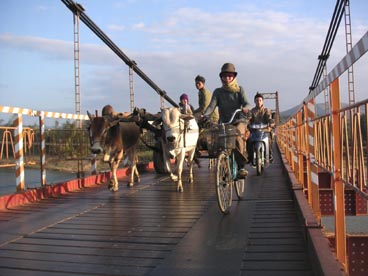 pont sur la rivière Dakbla (Kontum)