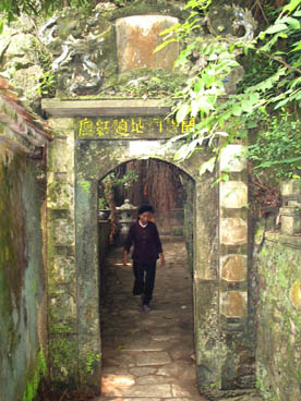 grotte de la Métamorphose du saint, pagode supérieure, pagode du maître (Hoàng Xa, Phuong Cach, Quôc Oai, Hà Tây)