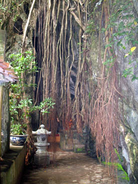 grotte de la Métamorphose du saint, pagode supérieure, pagode du maître (Hoàng Xa, Phuong Cach, Quôc Oai, Hà Tây)