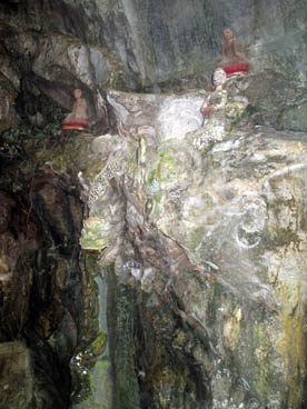 grotte de la Métamorphose du saint, pagode supérieure, pagode du maître (Hoàng Xa, Phuong Cach, Quôc Oai, Hà Tây)