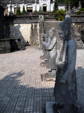 cour des grandes salutations, tombeau de Khai Dinh (1885-1916-1925)(Hué)