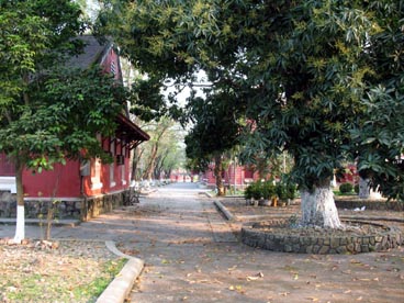 Lycée Quoc Hoc, ancien Lycée Khai Dinh 同慶 (Hué) Lycée Quoc Hoc, ancien Lycée Khai Dinh 同慶 (Hué)