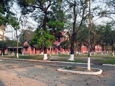 lycée Hai Ba Trung, ancien lycée Dòng Khánh (Hué) lycée Hai Ba Trung, ancien lycée Dòng Khánh (Hué)