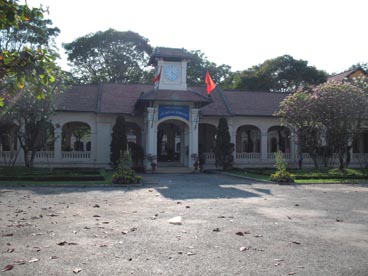 lycée Le Hong Phong, ancien lycée Petrus Truong Vinh Ky (235 rue Nguyen Van Cu, quartier 4, 5ème arrondissement, Ho Chi Minh ville) lycée Le Hong Phong, ancien lycée Petrus Truong Vinh Ky (235 rue Nguyen Van Cu, quartier 4, 5ème arrondissement, Ho Chi Minh ville)