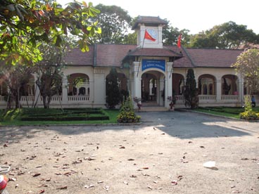 lycée Le Hong Phong, ancien lycée Petrus Truong Vinh Ky (235 rue Nguyen Van Cu, quartier 4, 5ème arrondissement, Ho Chi Minh ville) lycée Le Hong Phong, ancien lycée Petrus Truong Vinh Ky (235 rue Nguyen Van Cu, quartier 4, 5ème arrondissement, Ho Chi Minh ville)