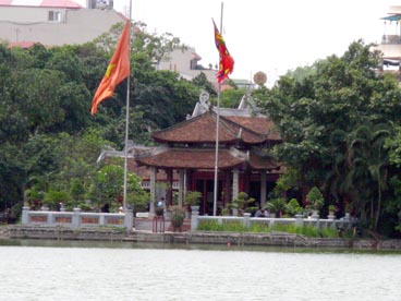 porte du temple Ngoc Son, temple Ngoc Son ou du Mont de jade, lac de l'épée restituée ou de l'épée (arrondissement de Hoan Kiem, Hanoi)