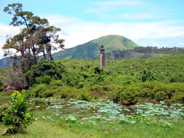 lac Dài et colonne du pouvoir royal, tombeau de Gia Long (1762-1802-1820)