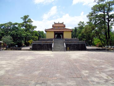 cour des grandes salutations, tombeau de Minh Mang (1791-1820-1841)(Hué)