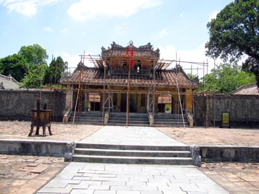 porte de la Vertu Eclairée, tombeau de Minh Mang (1791-1820-1841)(Hué)