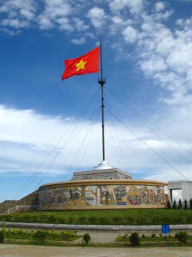 tour du drapeau, pont de Hien Luong (Quang Tri)