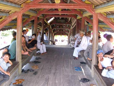 pont à toiture en tuile de Thanh Toan (Thuy Thanh, Huong Thuy, Hué, Thùa Thiên-Hué)