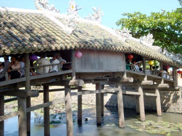 pont à toiture en tuile de Thanh Toan (Thuy Thanh, Huong Thuy, Hué, Thùa Thiên-Hué)