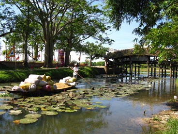 pont à toiture en tuile de Thanh Toan (Thuy Thanh, Huong Thuy, Hué, Thùa Thiên-Hué)