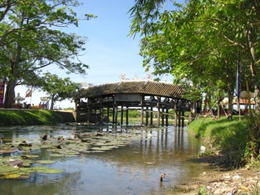 pont à toiture en tuile de Thanh Toan (Thuy Thanh, Huong Thuy, Hué, Thùa Thiên-Hué)