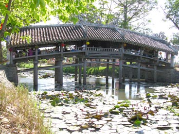 pont à toiture en tuile de Thanh Toan (Thuy Thanh, Huong Thuy, Hué, Thùa Thiên-Hué)