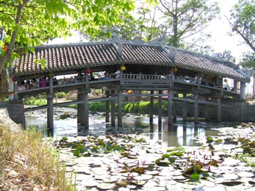 pont à toiture en tuile de Thanh Toan (Thuy Thanh, Huong Thuy, Hué, Thùa Thiên-Hué)