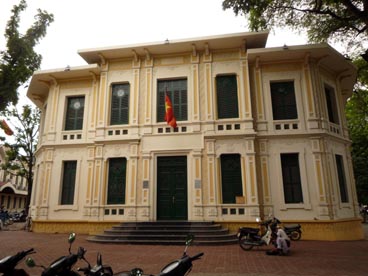 siège de l'assemblée nationale en 1916, lieu de réunion des cadres politique du Sud de 1955 à 1975 (rue Hang Trong/Le Thai Tho, arrondissement de Hoan Kiem, Hanoi)