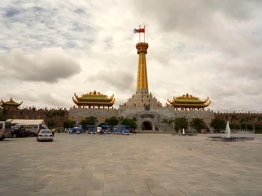 Dai Nam Quoc Tu (Lac Canh Dai Nam Van Hien, Phuong Hiep An, Thu Dau Mot, Binh Duong)