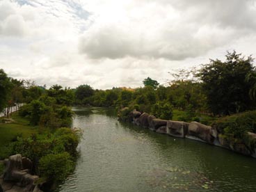 rivière Bao Giang, Dai Nam Quoc Tu (Lac Canh Dai Nam Van Hien, Phuong Hiep An, Thu Dau Mot, Binh Duong)