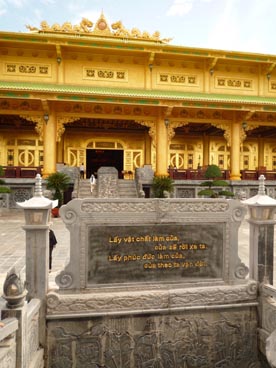 temple d'or, Dai Nam Quoc Tu (Lac Canh Dai Nam Van Hien, Phuong Hiep An, Thu Dau Mot, Binh Duong)