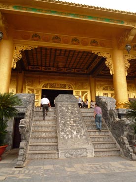 temple d'or, Dai Nam Quoc Tu (Lac Canh Dai Nam Van Hien, Phuong Hiep An, Thu Dau Mot, Binh Duong)