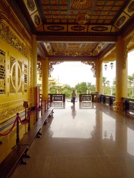 temple d'or, Dai Nam Quoc Tu (Lac Canh Dai Nam Van Hien, Phuong Hiep An, Thu Dau Mot, Binh Duong)