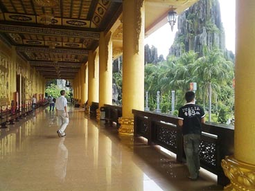 temple d'or, Dai Nam Quoc Tu (Lac Canh Dai Nam Van Hien, Phuong Hiep An, Thu Dau Mot, Binh Duong)