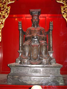 Lê Thanh Tông (1442-1497),reconstructeur du temple de la littérature et agrandisseur du collège des enfants de la Nation, collège des enfants de la Nation, temple de la littérature (rue Quoc Tu Giam, quartier Van Mieu, arrondissement de Dong Da, Hanoi)
