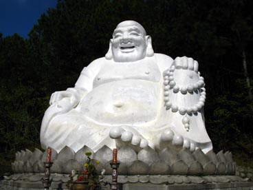 statue du Bouddha Mitreya, temple de Tran Nhan Tong 陳仁宗 (1258–1308) et Huyen Tran Cong Chua (1287-1340) (rue An Tây, Hué, Thua Thien-Hué)