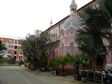 église Tan Dinh (289 rue Hai Ba Trung, quartier 8, 3ème arrondissement, Ho Chi Minh ville) église Tan Dinh (289 rue Hai Ba Trung, quartier 8, 3ème arrondissement, Ho Chi Minh ville)