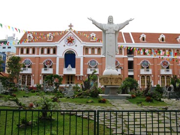 église Tan Dinh (289 rue Hai Ba Trung, quartier 8, 3ème arrondissement, Ho Chi Minh ville) église Tan Dinh (289 rue Hai Ba Trung, quartier 8, 3ème arrondissement, Ho Chi Minh ville)