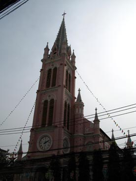 église Tan Dinh (289 rue Hai Ba Trung, quartier 8, 3ème arrondissement, Ho Chi Minh ville) église Tan Dinh (289 rue Hai Ba Trung, quartier 8, 3ème arrondissement, Ho Chi Minh ville)