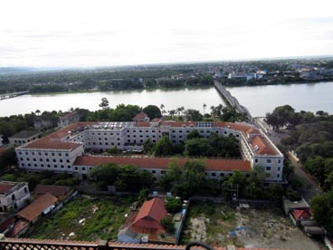 hôtel Saigon Morin, pont Clémenceau, rivière des Parfums (Hué)