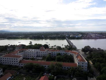 hôtel Saigon Morin, pont Clémenceau, rivière des Parfums (Hué)