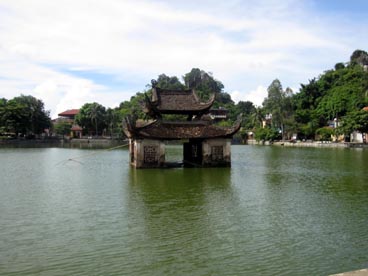 Thuy Dinh et lac Long Tri, pagode du maître (Hoàng Xa, Phuong Cach, Quôc Oai, Hà Tây) Thuy Dinh et lac Long Tri, pagode du maître (Hoàng Xa, Phuong Cach, Quôc Oai, Hà Tây)